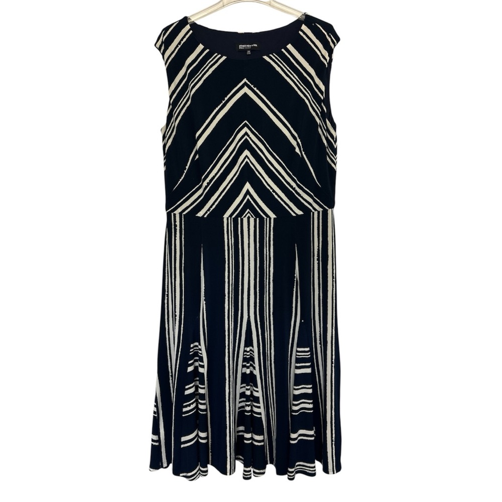 Jones New York Chevron Striped Midi Dress